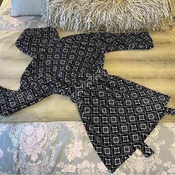 VERA BRADLEY Concerto L XL Hooded Fleece Midi Robe Black White Geometric Tie - Picture 4 of 12